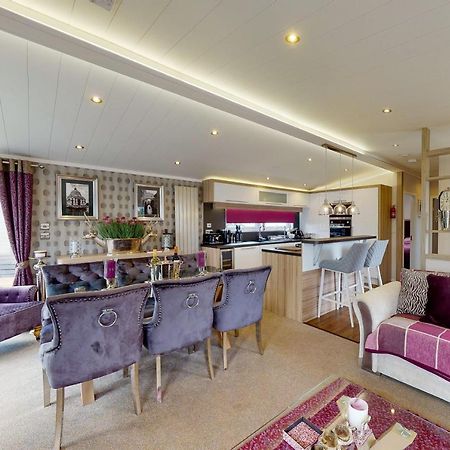 Tattershall Vip Lodge- Lakeside Setting With Hot Tub And Private Fishing Peg Situated On Osprey Lake Tattershall Park Buitenkant foto