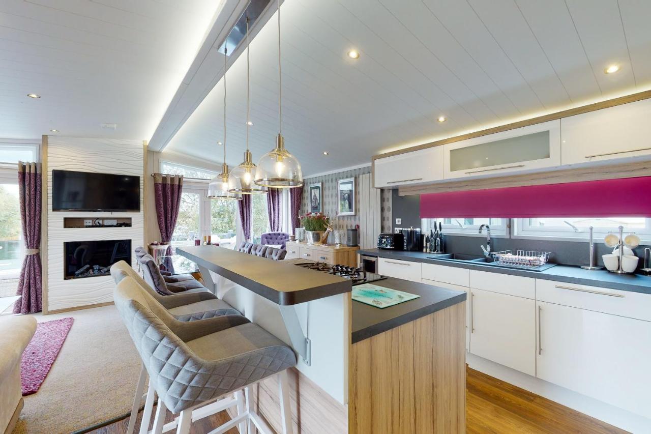 Tattershall Vip Lodge- Lakeside Setting With Hot Tub And Private Fishing Peg Situated On Osprey Lake Tattershall Park Buitenkant foto