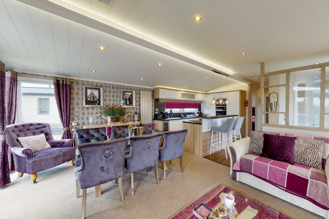 Tattershall Vip Lodge- Lakeside Setting With Hot Tub And Private Fishing Peg Situated On Osprey Lake Tattershall Park Buitenkant foto
