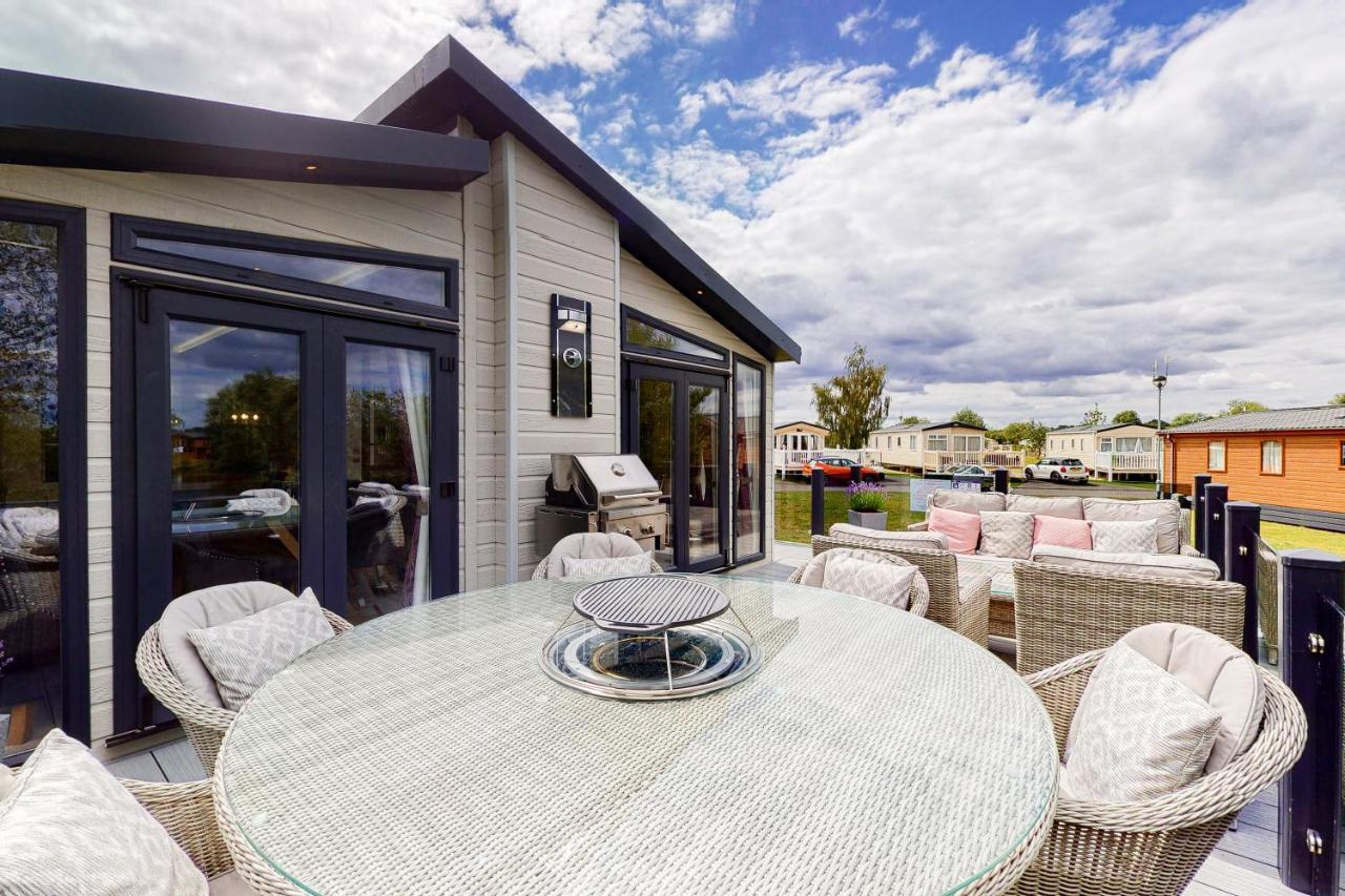 Tattershall Vip Lodge- Lakeside Setting With Hot Tub And Private Fishing Peg Situated On Osprey Lake Tattershall Park Buitenkant foto