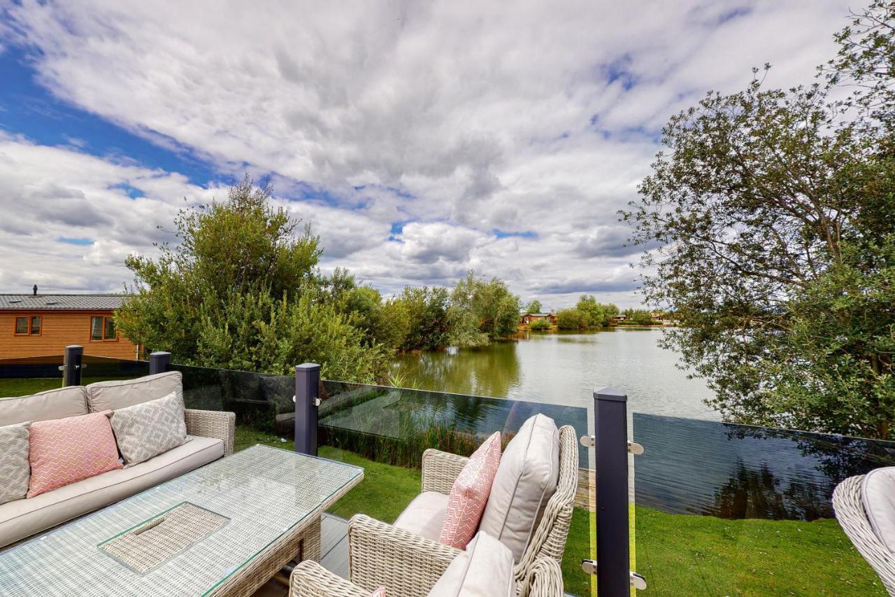 Tattershall Vip Lodge- Lakeside Setting With Hot Tub And Private Fishing Peg Situated On Osprey Lake Tattershall Park Buitenkant foto