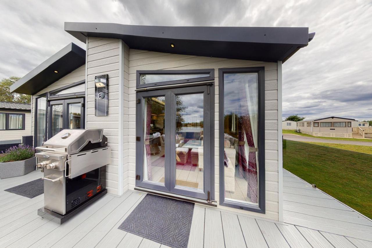 Tattershall Vip Lodge- Lakeside Setting With Hot Tub And Private Fishing Peg Situated On Osprey Lake Tattershall Park Buitenkant foto