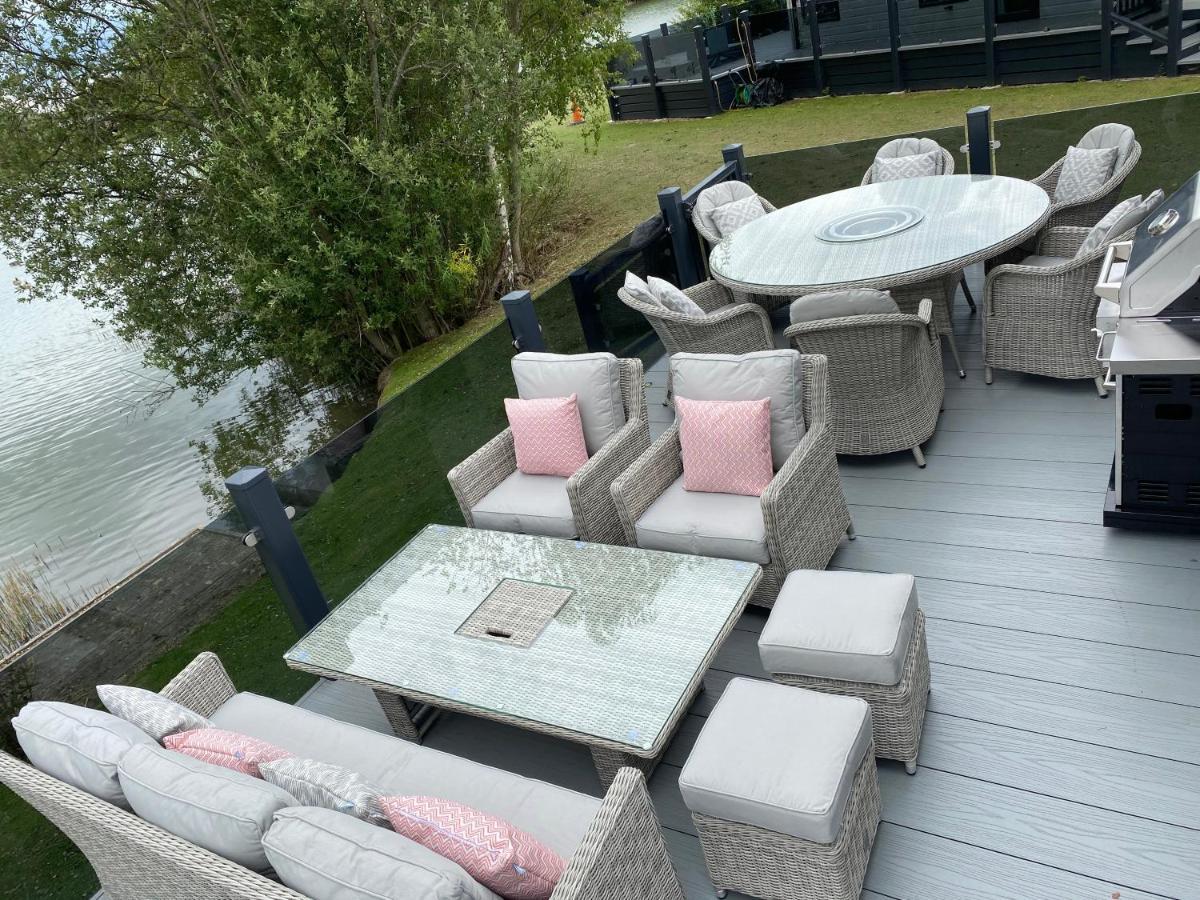 Tattershall Vip Lodge- Lakeside Setting With Hot Tub And Private Fishing Peg Situated On Osprey Lake Tattershall Park Buitenkant foto